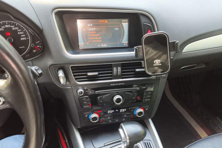 Used Audi Q5 2013 40 TFSI Technology Edition Audio And AC Panel
