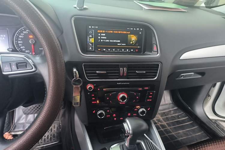 Used Audi Q5 2013 40 TFSI Ambition Audio And AC Panel