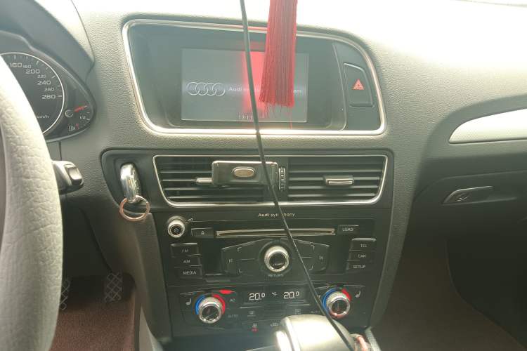 Used Audi Q5 2013 40 TFSI Technology Edition Audio And AC Panel