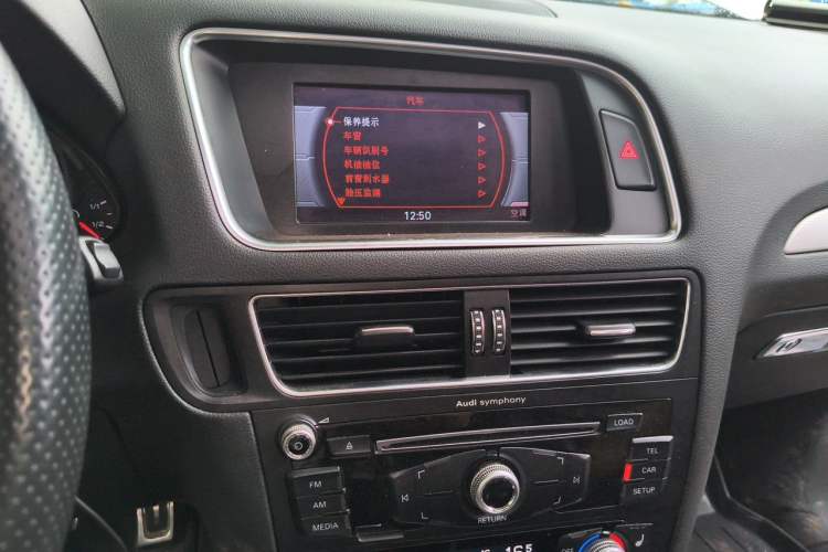 Used Audi Q5 2013 40 TFSI Technology Edition Audio And AC Panel