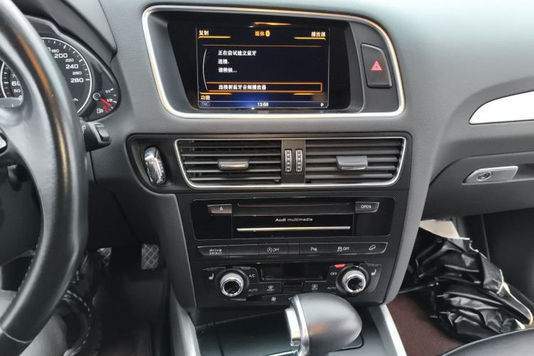 Used Audi Q5 2013 45 TFSI quattro Sport Edition Audio And AC Panel