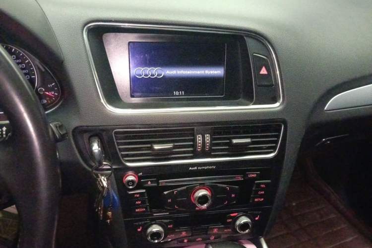 Used Audi Q5 2013 40 TFSI Technology Edition Audio And AC Panel