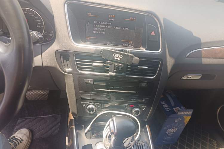 Used Audi Q5 2013 40 TFSI hybrid Audio And AC Panel