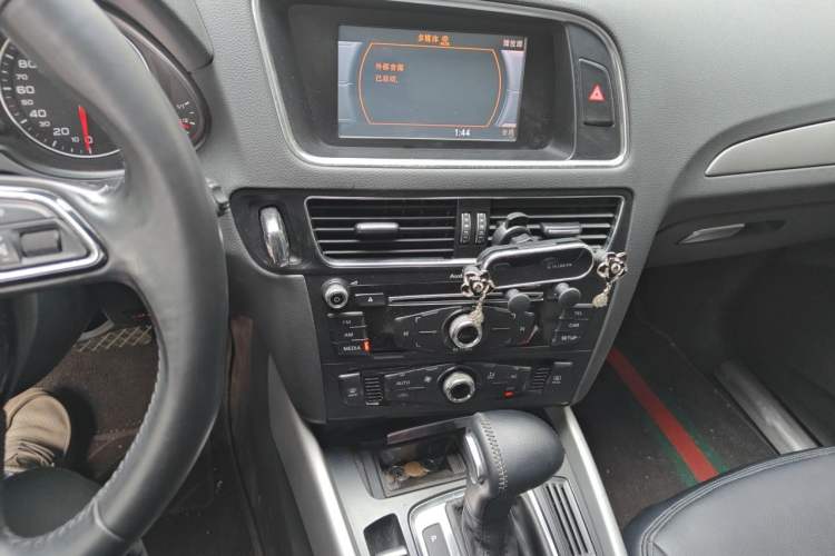 Used Audi Q5 2013 40 TFSI Ambition Audio And AC Panel
