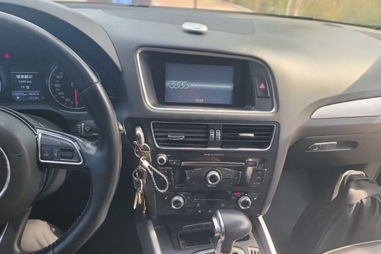 Used Audi Q5 2013 40 TFSI Technology Edition Audio And AC Panel