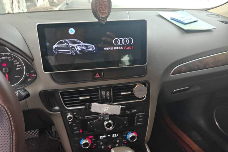 Used Audi Q5 2013 40 TFSI Comfort Edition Audio And AC Panel