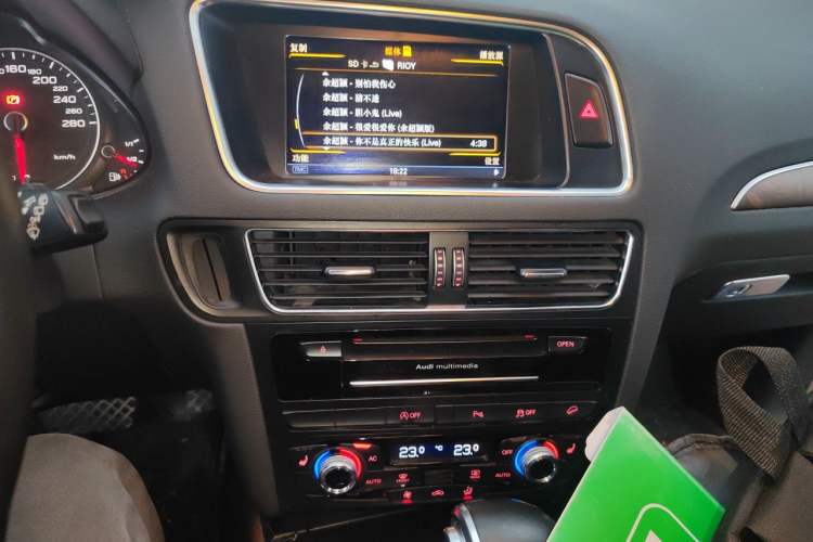 Used Audi Q5 2013 40 TFSI Comfort Edition Audio And AC Panel