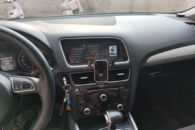 Used Audi Q5 2013 40 TFSI Technology Edition Audio And AC Panel