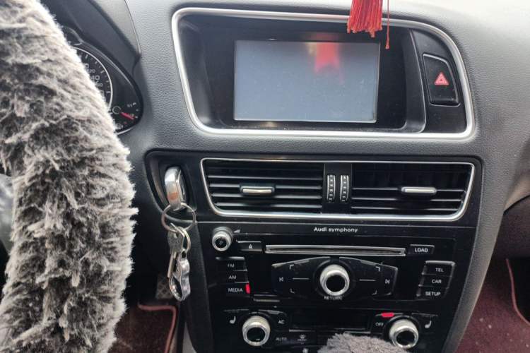 Used Audi Q5 2013 40 TFSI Technology Edition Audio And AC Panel