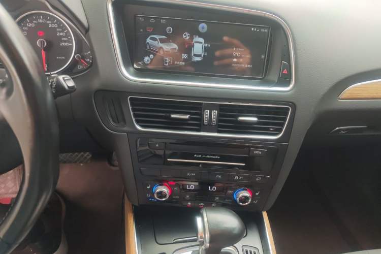 Used Audi Q5  Audio And AC Panel