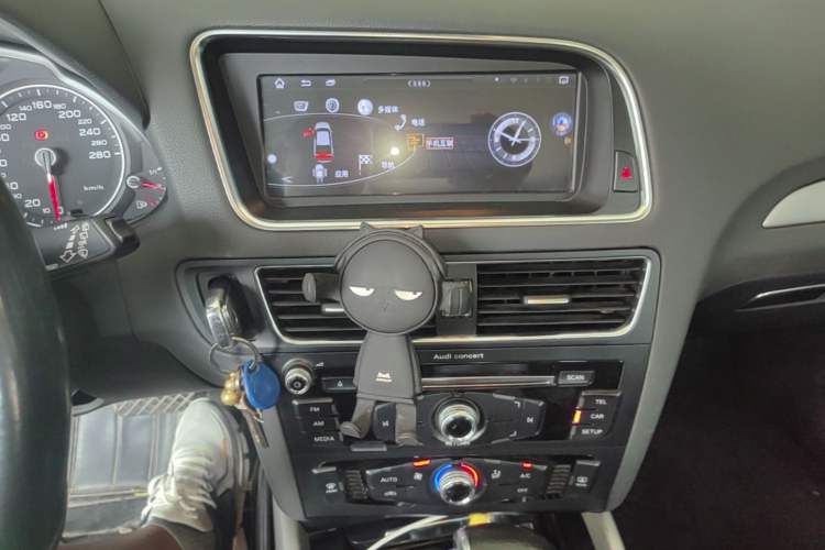 Used Audi Q5 2013 40 TFSI Ambition Audio And AC Panel