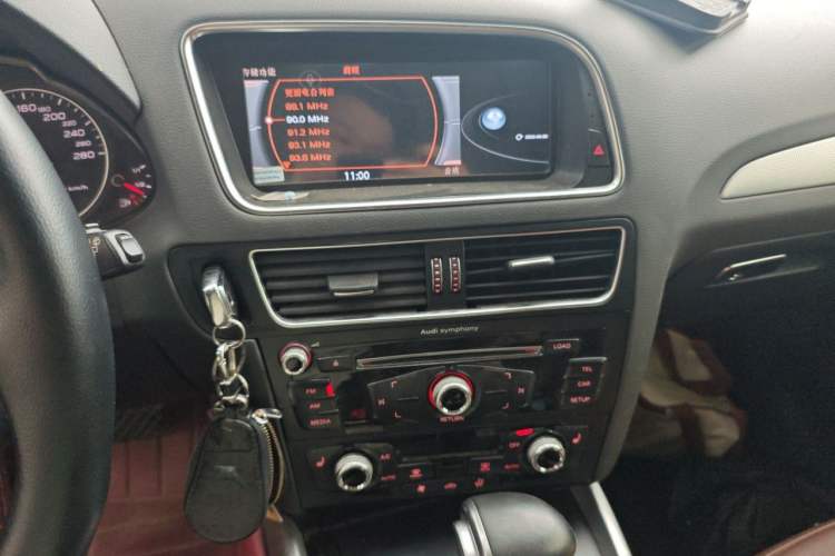 Used Audi Q5 2013 40 TFSI Technology Edition Audio And AC Panel