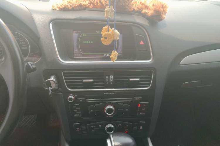 Used Audi Q5 2013 40 TFSI Ambition Audio And AC Panel