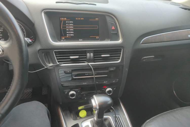 Used Audi Q5 2013 40 TFSI Ambition Audio And AC Panel