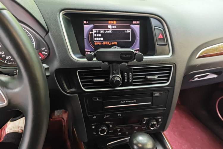 Used Audi Q5 2013 40 TFSI Technology Edition Audio And AC Panel