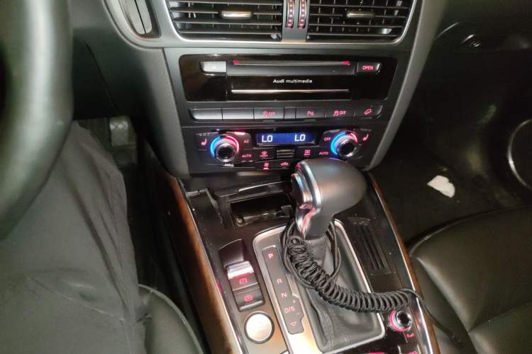 Used Audi Q5 2013 40 TFSI Comfort Edition Audio And AC Panel