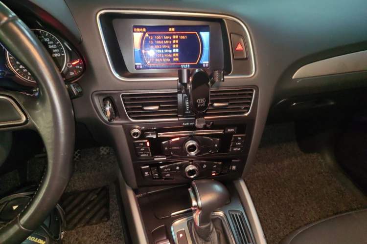 Used Audi Q5 2013 40 TFSI Ambition Audio And AC Panel