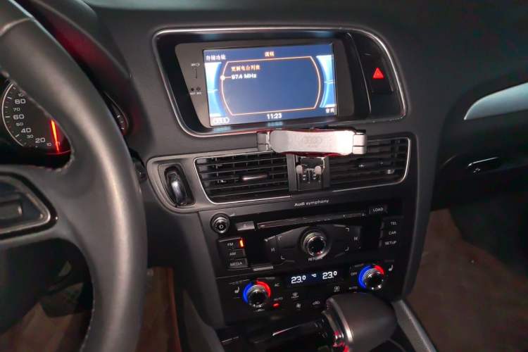 Used Audi Q5 2013 40 TFSI Technology Edition Audio And AC Panel