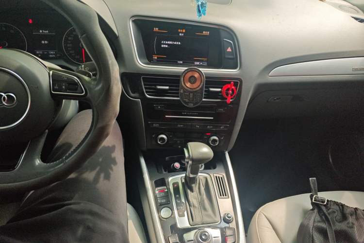 Used Audi Q5 2013 45 TFSI quattro Sport Edition Audio And AC Panel