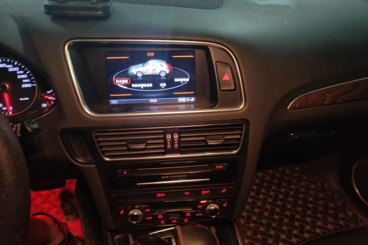 Used Audi Q5 2013 40 TFSI Comfort Edition Audio And AC Panel