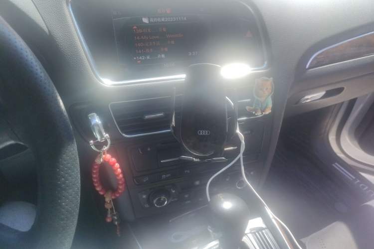 Used Audi Q5 2013 40 TFSI Technology Edition Audio And AC Panel