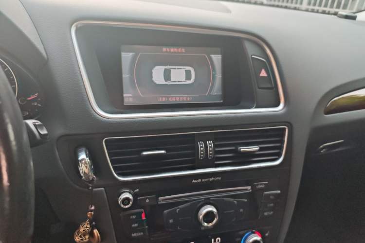 Used Audi Q5 2013 40 TFSI Technology Edition Audio And AC Panel