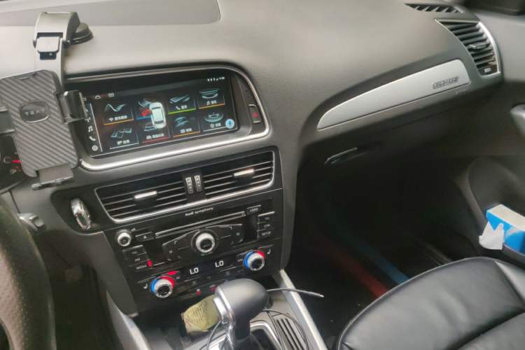 Used Audi Q5 2013 40 TFSI Technology Edition Audio And AC Panel