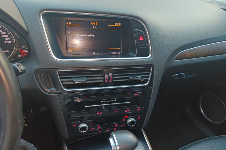 Used Audi Q5 2013 40 TFSI Comfort Edition Audio And AC Panel