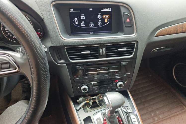 Used Audi Q5 2013 40 TFSI Comfort Edition Audio And AC Panel