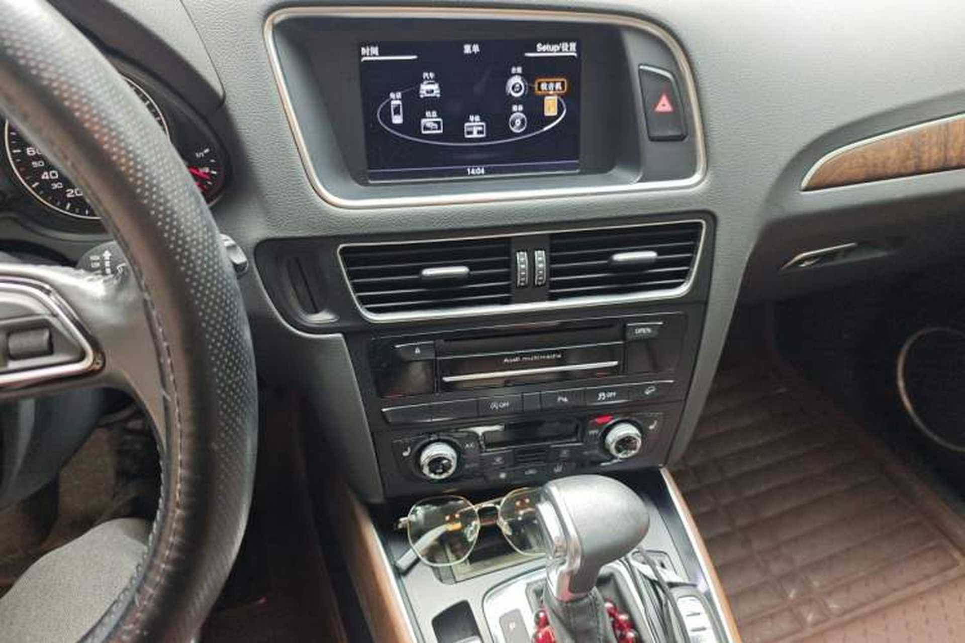 Used Audi Q5 2013 40 TFSI Comfort Edition Audio And AC Panel