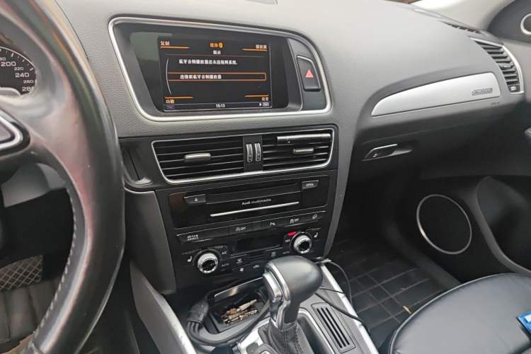 Used Audi Q5 2013 45 TFSI quattro Sport Edition Audio And AC Panel