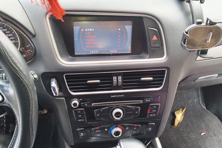 Used Audi Q5 2013 40 TFSI Ambition Audio And AC Panel
