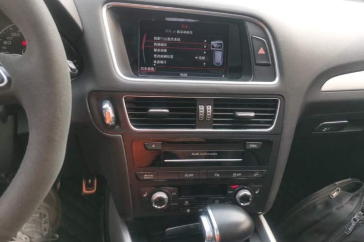 Used Audi Q5 2013 45 TFSI quattro Sport Edition Audio And AC Panel