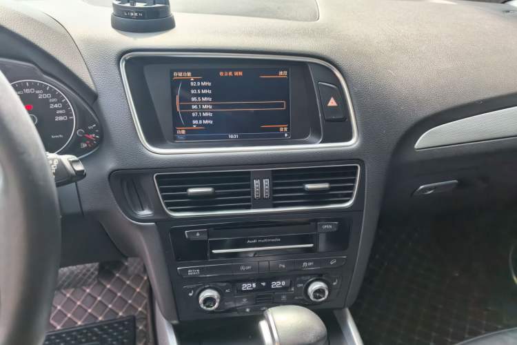 Used Audi Q5 2013 45 TFSI quattro Sport Edition Audio And AC Panel