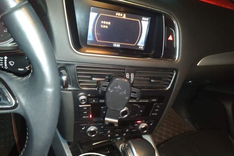 Used Audi Q5 2013 40 TFSI Technology Edition Audio And AC Panel