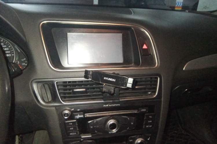 Used Audi Q5 2013 40 TFSI Technology Edition Audio And AC Panel