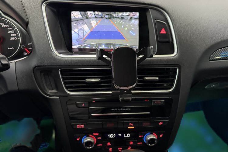 Used Audi Q5 2013 45 TFSI quattro Sport Edition Audio And AC Panel