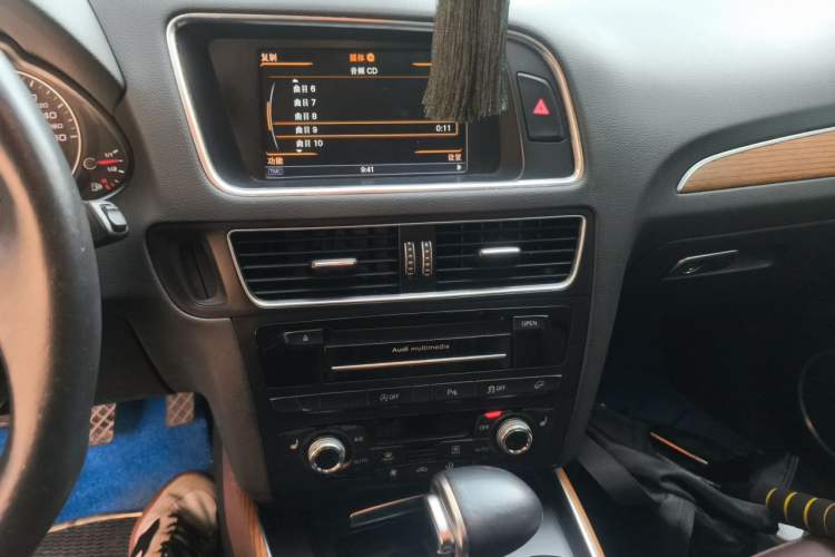 Used Audi Q5 2013 40 TFSI Comfort Edition Audio And AC Panel