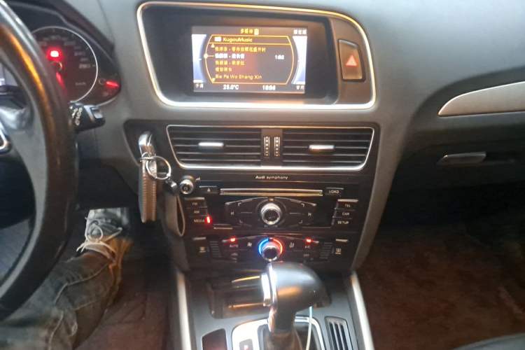 Used Audi Q5 2013 40 TFSI Ambition Audio And AC Panel