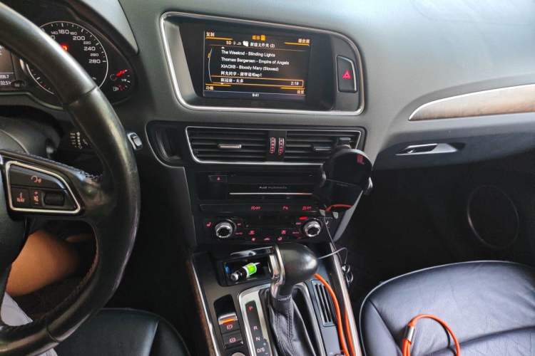 Used Audi Q5 2013 40 TFSI Comfort Edition Audio And AC Panel