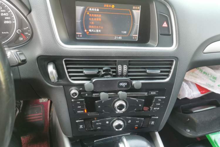 Used Audi Q5 2013 40 TFSI Ambition Audio And AC Panel