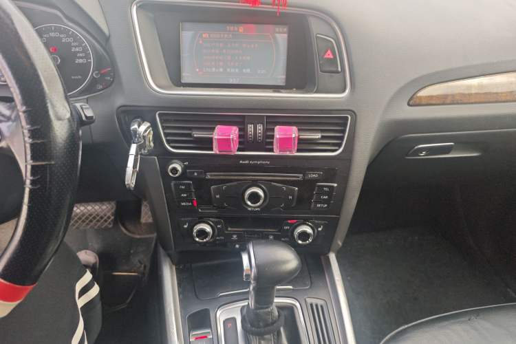 Used Audi Q5 2013 40 TFSI Technology Edition Audio And AC Panel