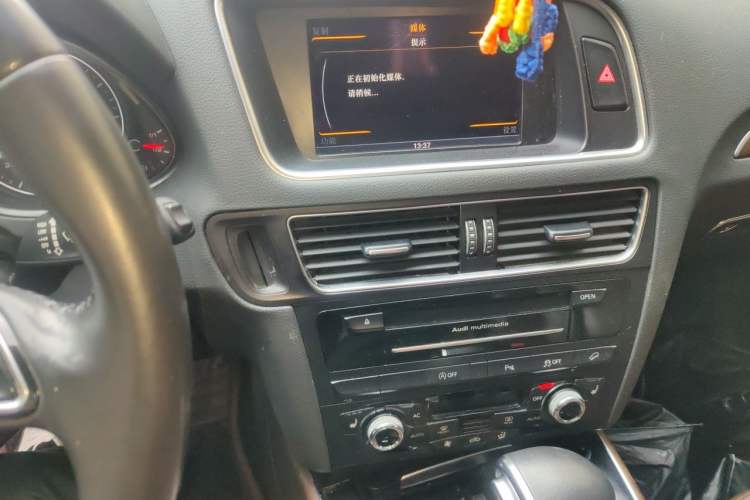 Used Audi Q5 2013 40 TFSI Comfort Edition Audio And AC Panel