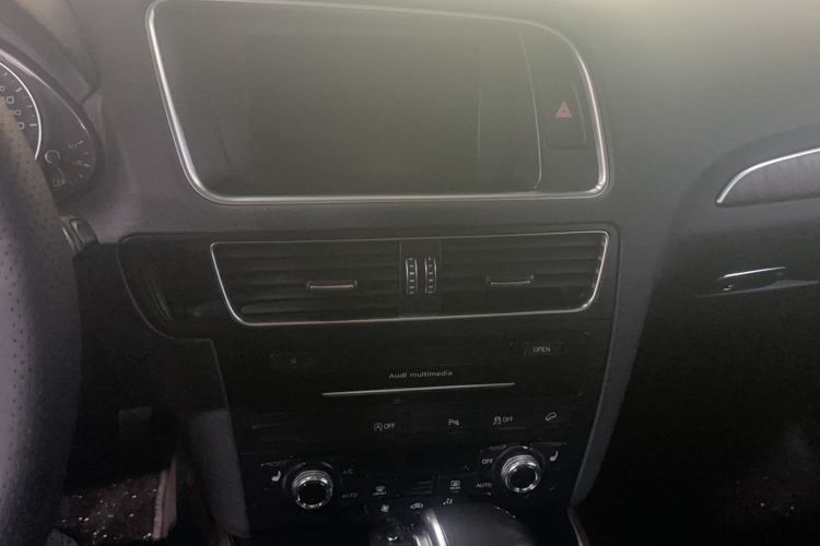 Used Audi Q5 2013 40 TFSI Comfort Edition Audio And AC Panel