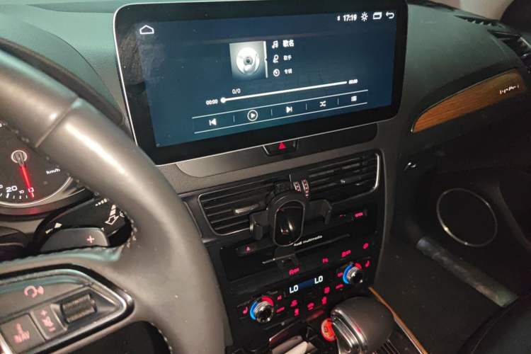 Used Audi Q5 2013 45 TFSI quattro off-road version Audio And AC Panel