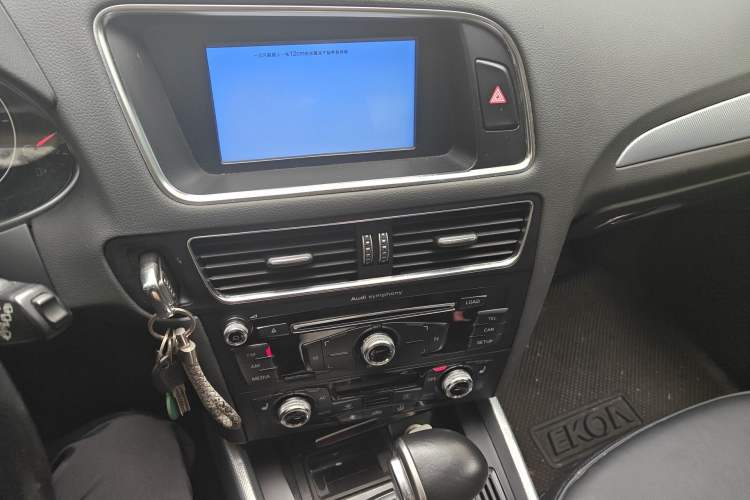 Used Audi Q5 2013 40 TFSI Technology Edition Audio And AC Panel