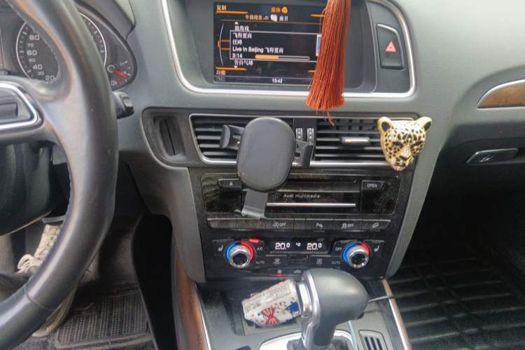 Used Audi Q5 2013 40 TFSI Comfort Edition Audio And AC Panel
