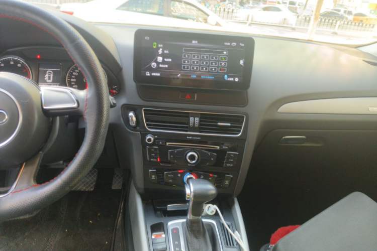 Used Audi Q5 2013 40 TFSI Ambition Audio And AC Panel