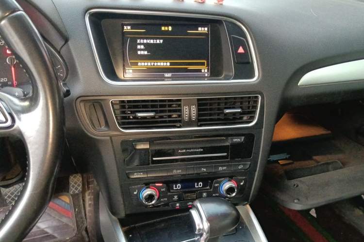Used Audi Q5 2013 45 TFSI quattro Sport Edition Audio And AC Panel