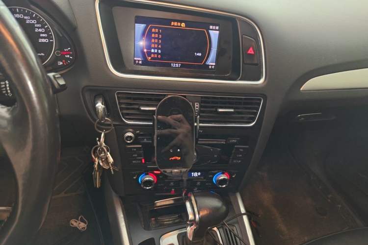 Used Audi Q5 2013 40 TFSI Technology Edition Audio And AC Panel